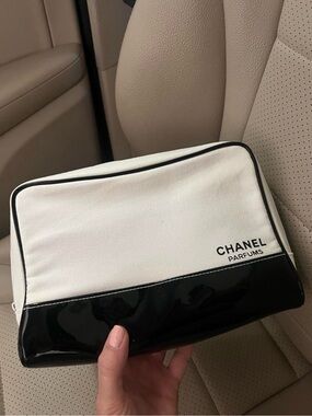 CHANEL vintage Parfums White & Black Cosmetic Pouch